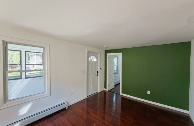 Beautifully Renovated Home with Dedicated Home Office in a Quiet Neighborhood Gallery 3
