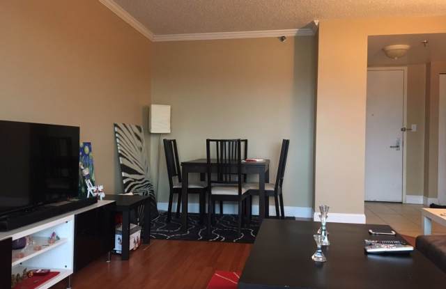 Spacious Top-Floor 2-Bedroom with Heat Included & Garage Parking! Gallery 4