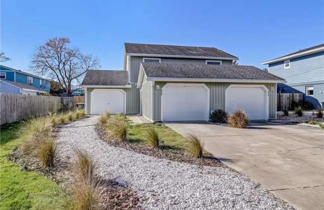 Adorable Beach Townhouse Close to Downtown photos photos