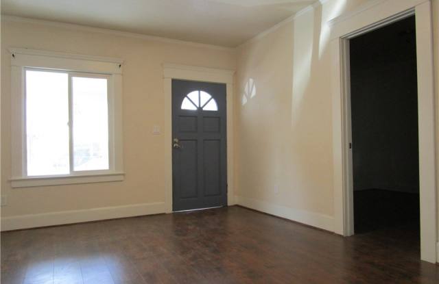 973 Locust Street Gallery 4