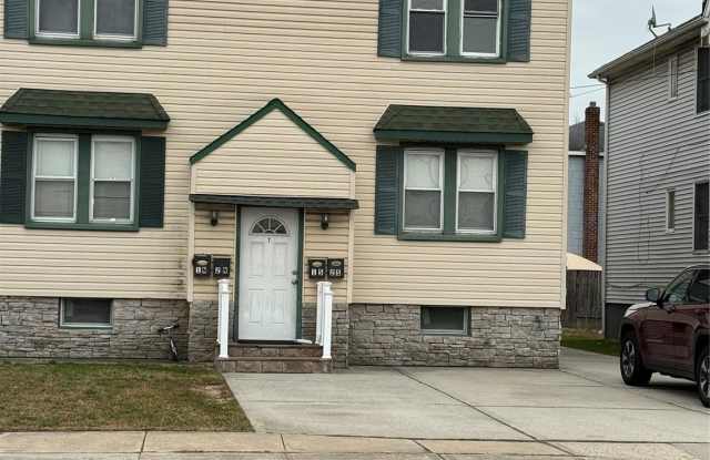 7 Cammerer Avenue unit: 2 - 7 Cammerer Avenue, East Rockaway, NY 11518