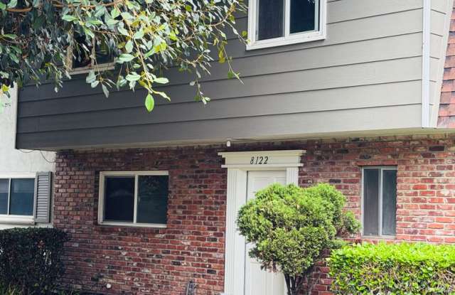Spacious 4 Bedroom Huntington Beach Townhome | Near the Beach Gallery 1