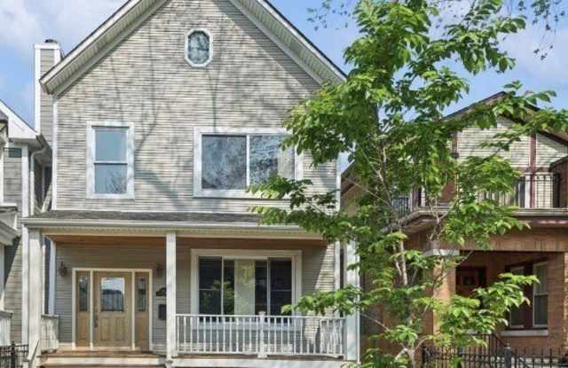 3035 N Leavitt Street photos photos