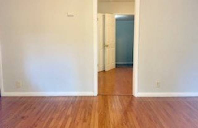 4 Bedroom 2 Bath Near Downtown Newnan Gallery 4