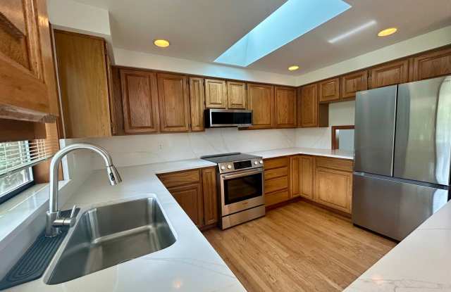 12371 Rainer Dr Burlington WA - Located On a Golf Course! Gallery 4