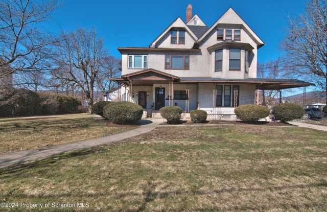 1543 Sanderson Avenue photos photos