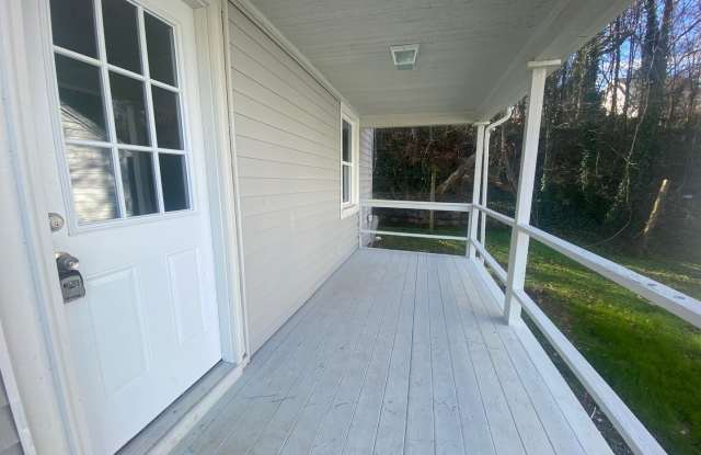 1 Story House with Hardwood Floors - 905 Centerdale Street, Lynchburg, VA 24501 1 Story House with Hardwood Floors - 905 Centerdale Street, Lynchburg, VA 24501