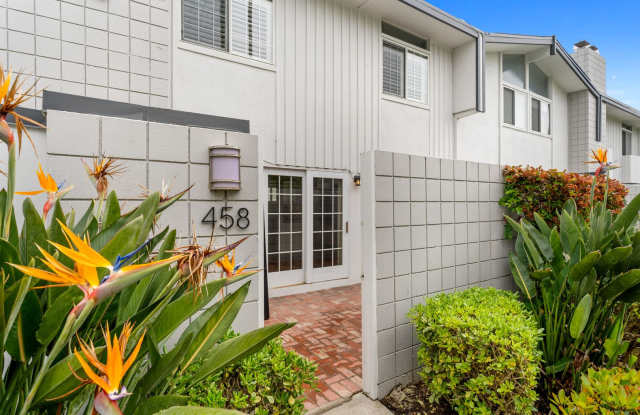 Upgraded 3 bed 2.5 bath Townhome in Newport Beach 1 Mile to the Sand photos photos