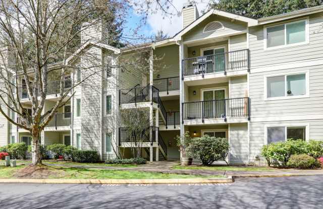 Lovely Ground Floor 2 Bedroom/1.75 Bath Lynnwood Condo! - 6527 200th Street Southwest, Lynnwood, WA 98036