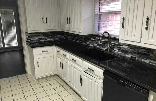 6907 Middle Cove Drive Gallery 3