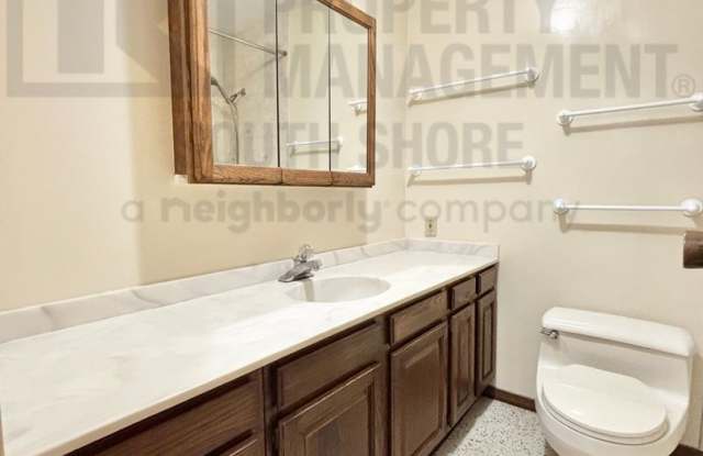 Sprawling 3Bed/2Bath Ranch in the Heart of Valpo Gallery 4