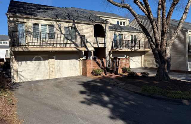 711-D Marshall St-1BR/1BA Third Floor Condo, Near Old Salem photos photos