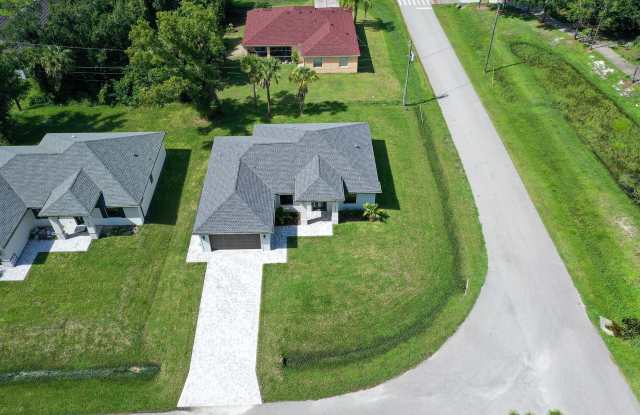 4476 Skyway Ave photos photos