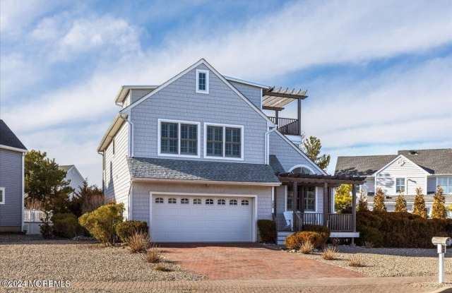 108 Glimmer Glass Circle photos photos