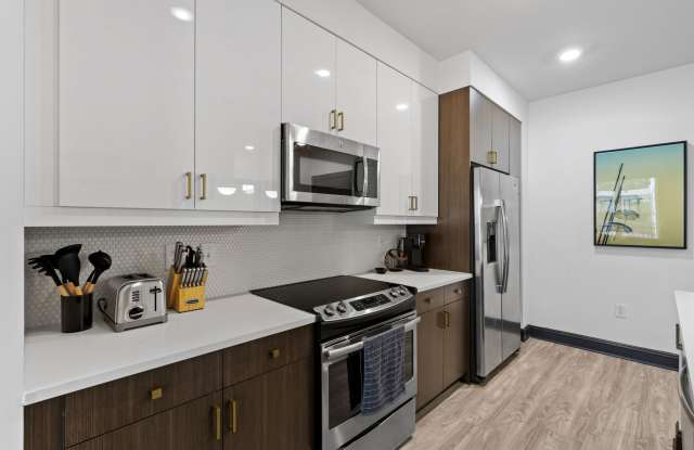 Axis Midtown Gallery 4