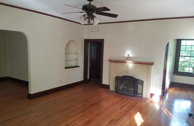 Now Leasing for August! Gallery 4