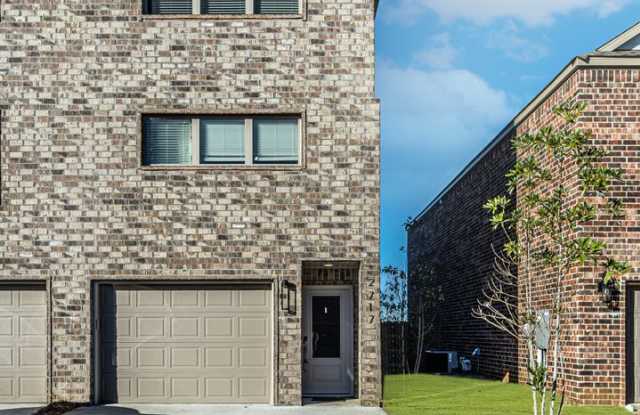 Beautiful townhome off of I St! photos photos