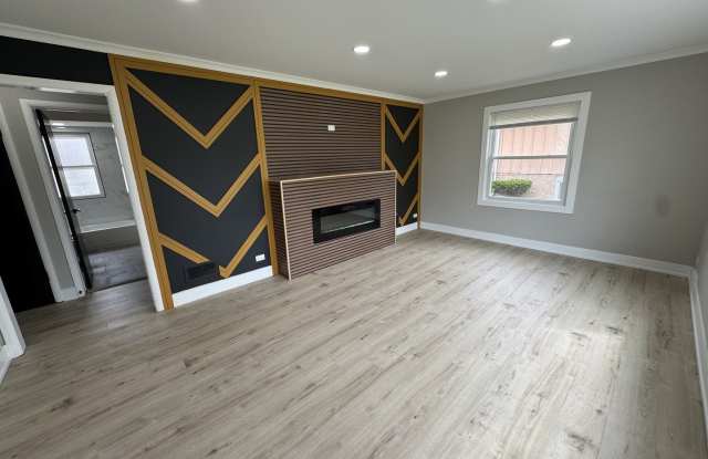 16439 Cottage Grove Avenue Gallery 4