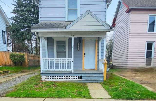 Welcome to this charming 3-bedroom  2 Bathroom house in Mansfield, OH!! (NO METRO) Gallery 3