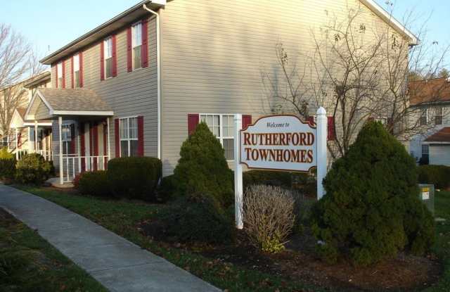 Blacksburg, 4BR / 2.5BA, Available for Fall Term - 802 Patrick Henry Drive, Blacksburg, VA 24060