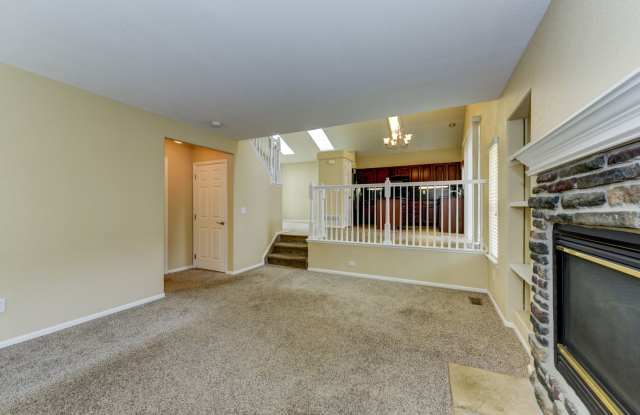 Beautifully Updated 3-Bed Home in Arapahoe Ridge – Prime Location Near Lake & Downtown Gallery 3