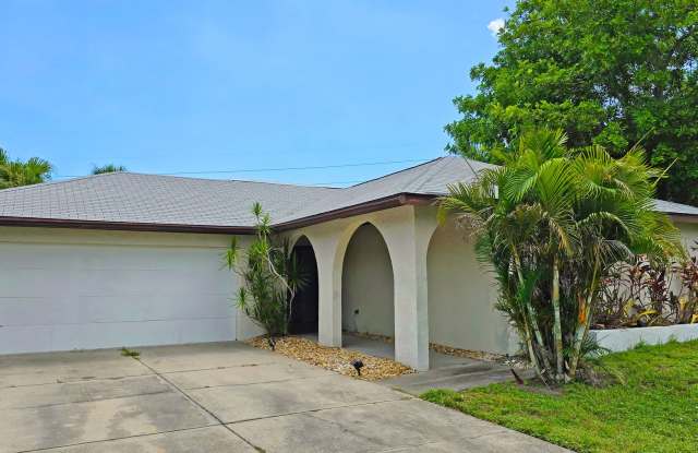 PET FRIENDLY!! 3/2 Pool Home Gulf Gate photos photos