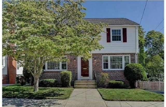 114 MARBURY Avenue photos photos
