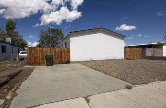 200 Thunderbird Ave Gallery 1