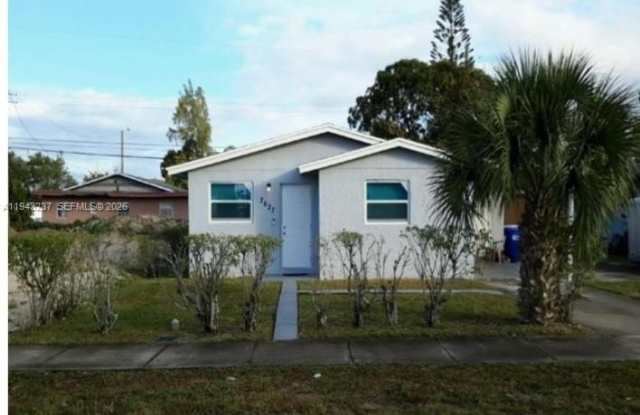 2627 NW 3rd St photos photos