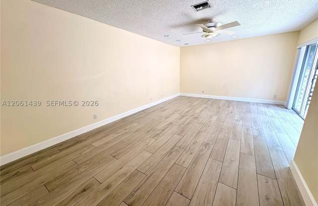 11196 Longboat Dr Gallery 3