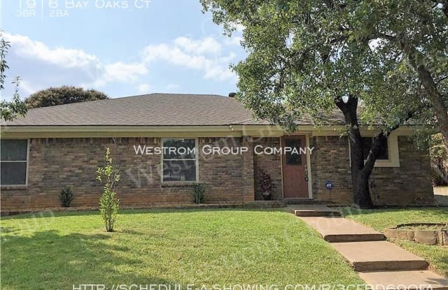 1916 Bay Oaks Ct - 1916 Bay Oaks Court, Fort Worth, TX 76112