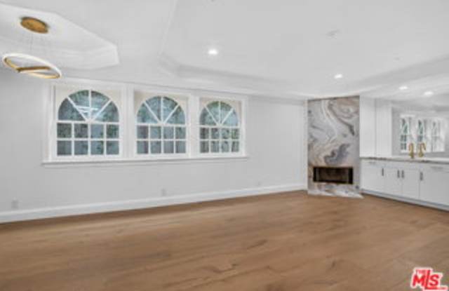 342 North Palm Drive Gallery 4