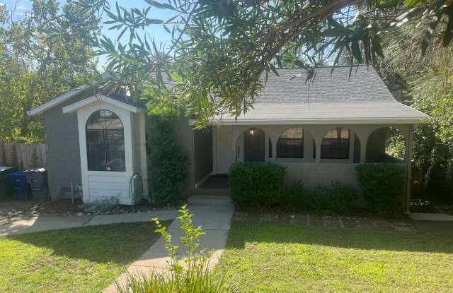 Historic charm with sun porch! Gallery 1
