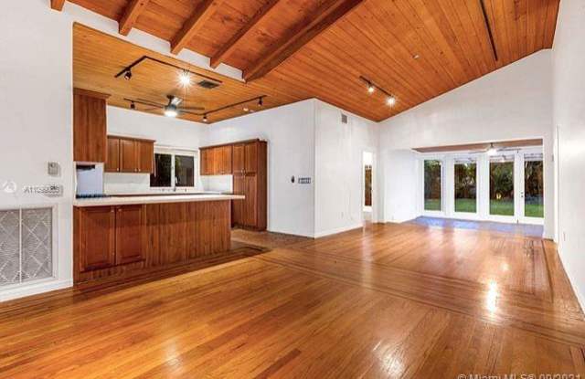 1015 W 47th Ct Gallery 4