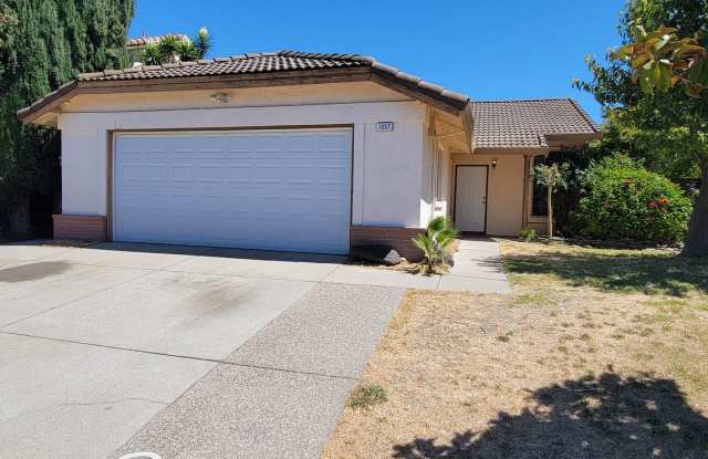 Back On The Rental Market Updated Cozy 4 Bedroom Single Story Home!!! Gallery 2