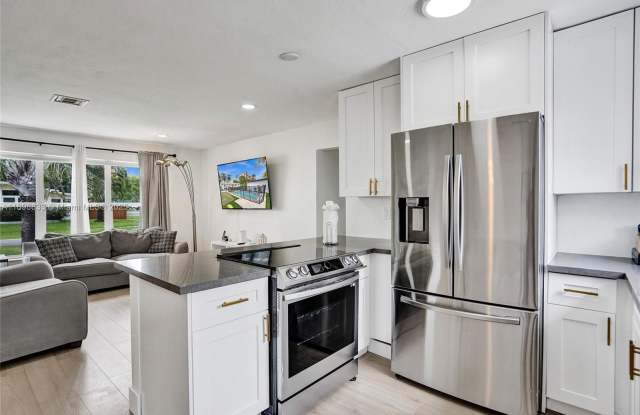 1124 NE 6th St photos photos