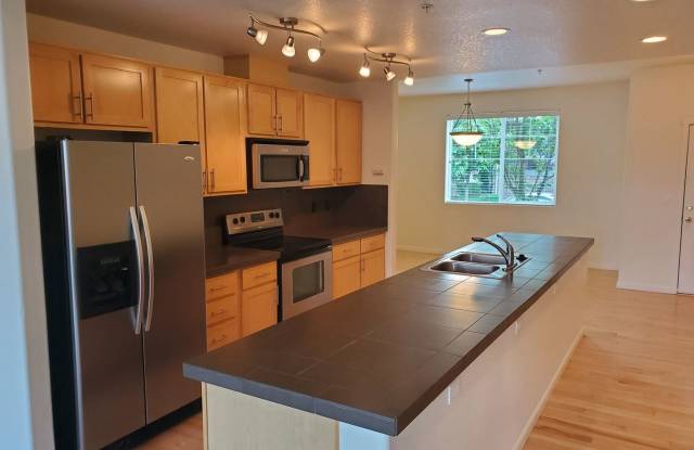 685 NW FALLING WATERS LANE #103 Gallery 3