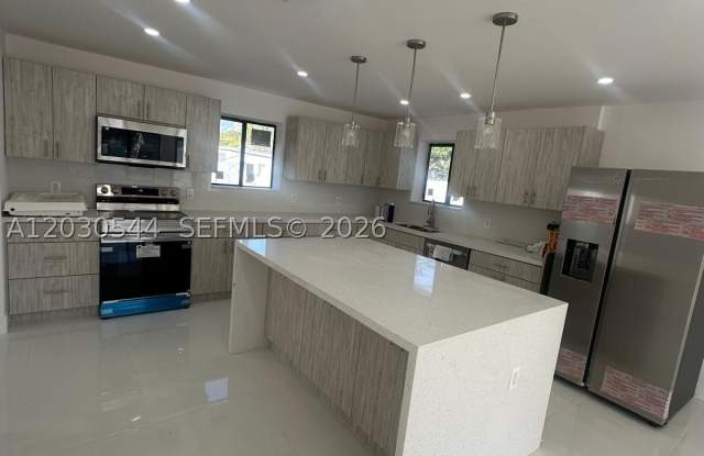 2041 NW 190th Ter Gallery 4