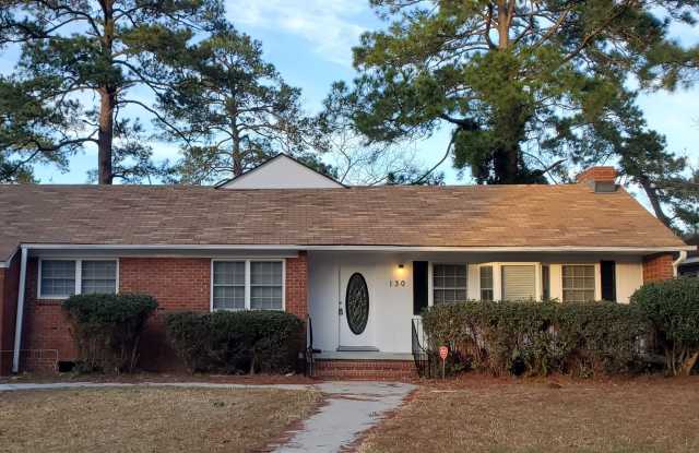 4 Bedroom Home- Just outside HAAF Gallery 1