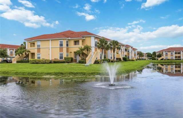 1025 VILLAGIO Circle Gallery 1