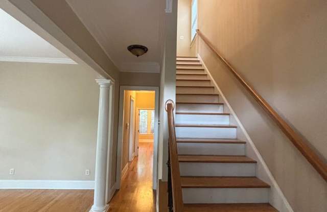 Spacious 4 Bed, 2.5 Bath Home Near Devine Street | Available August 1 2027 Gallery 4