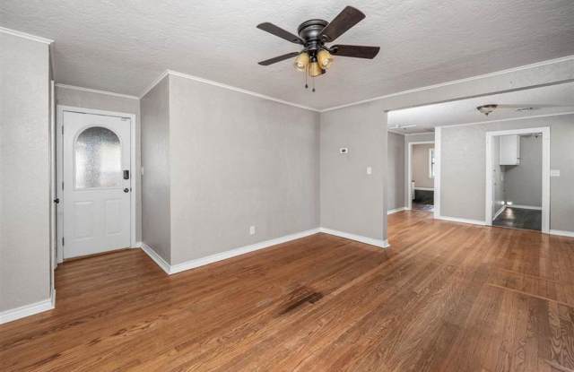 1707 NW Oak Avenue Gallery 4