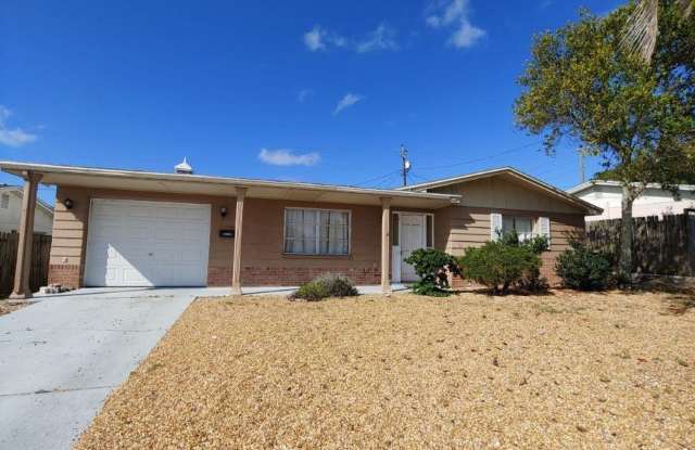 JUST REDUCED!!!  2/1/1 with BONUS ROOM, 1000 Sq. Ft. with custom tile in bathroom & renovated kitchen!! photos photos