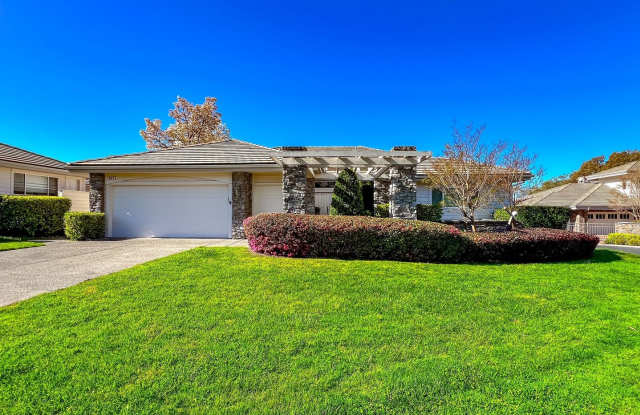 Luxury Living in one of Napa Valley's Most Prestigious Gated Commmunities photos photos