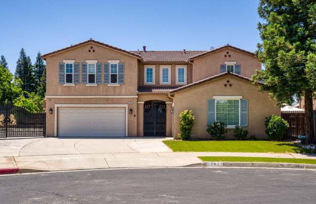 Perfect 6/3 Clovis Home for Large Family! - 1962 Hanson Avenue, Clovis, CA 93611