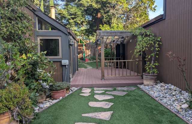 225 Jason WAY Gallery 1