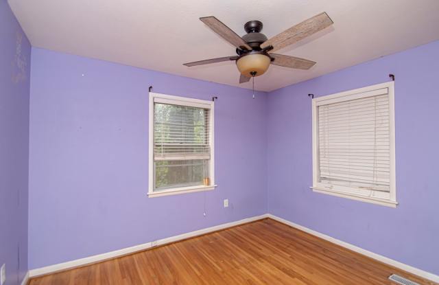 3813 Hillside Dr photos photos