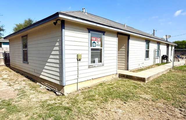 **MOVE IN SPECIAL** Charming 3-Bedroom Home Near St. Mary’s University & Loop 410 photos photos
