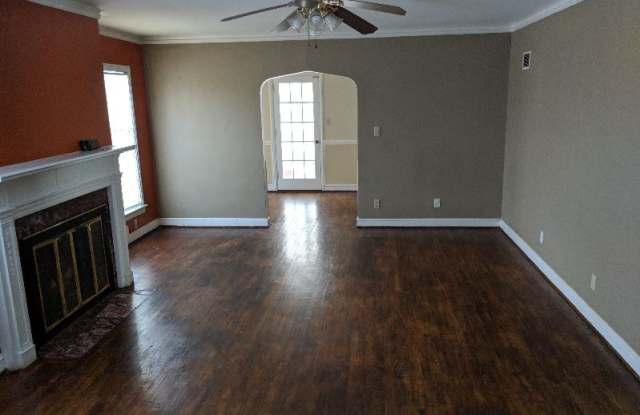 627 E 63rd Ter Gallery 2