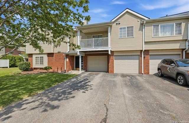 3262 Northpointe Boulevard Gallery 1